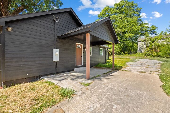 Property Photo: 409 Calhoun Avenue GA 30161