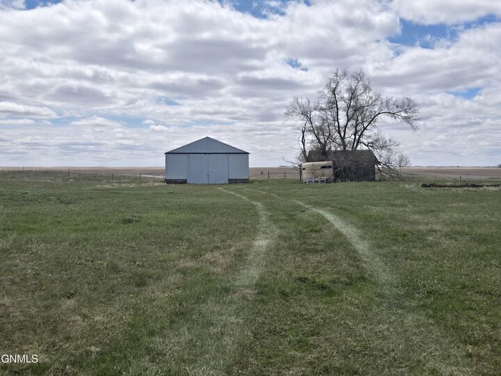 Property Photo:  5372 80th Street SE  ND 58460 