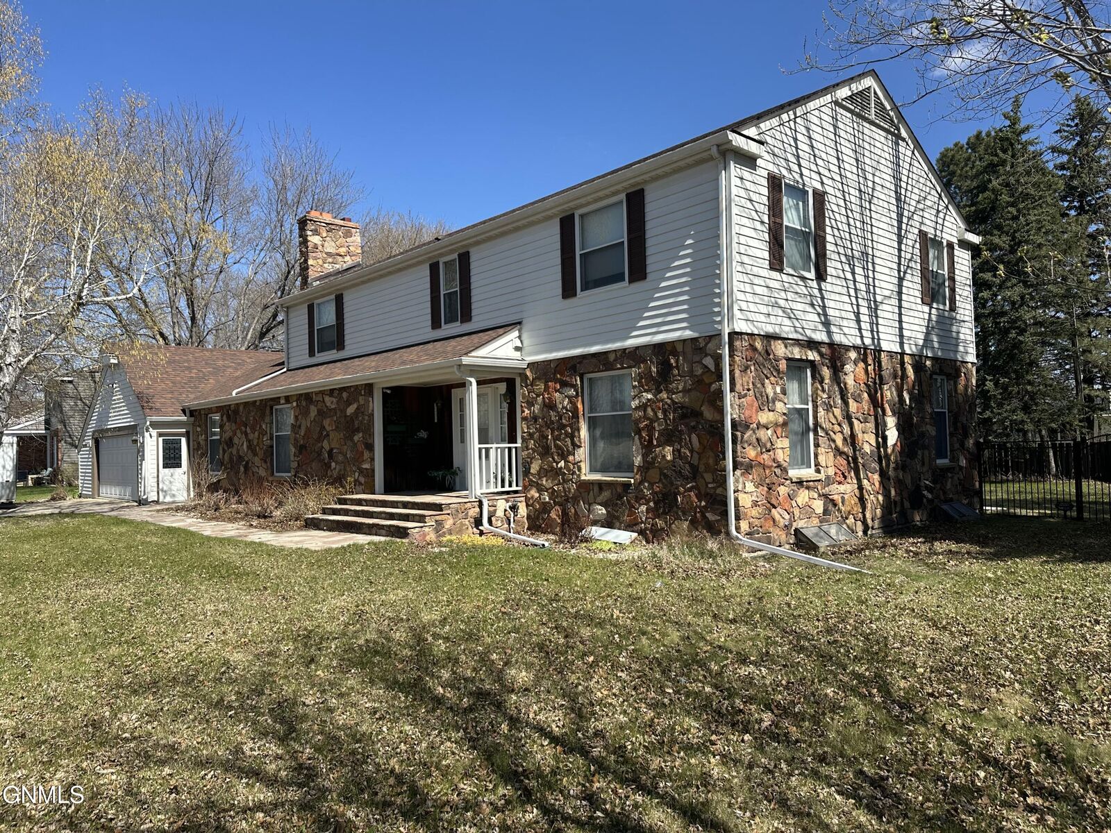 Property Photo:  1337 2nd Street SE  ND 58401 