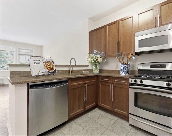 Property Photo:  4 Constellation Pl 106  NJ 07305 