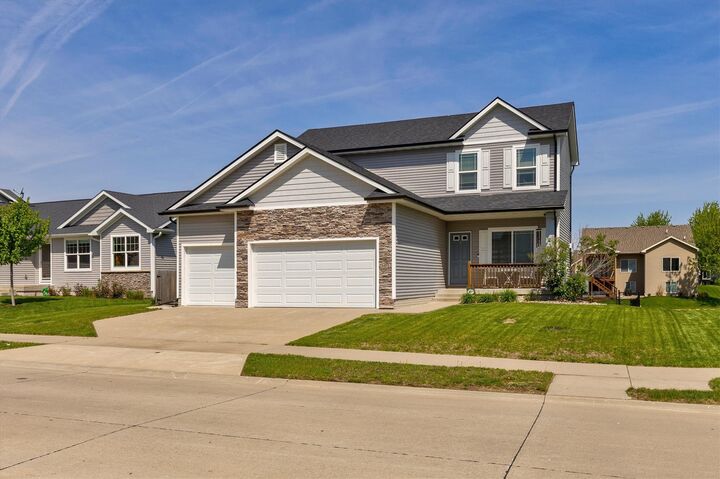 Property Photo: 501 SE 14th Street IA 50111