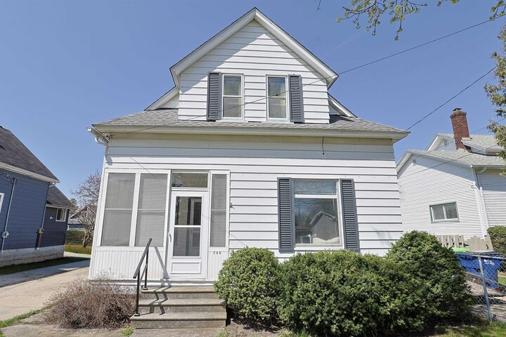 Property Photo:  706 S Lincoln  MI 48708 