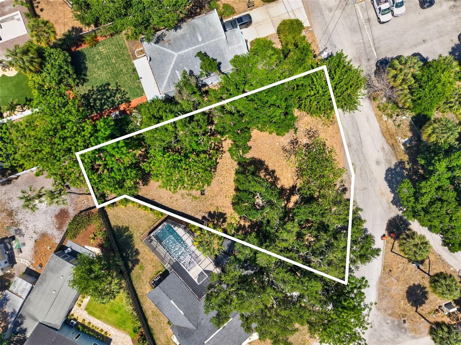 Property Photo:  2604 N Cleveland Street  FL 33609 