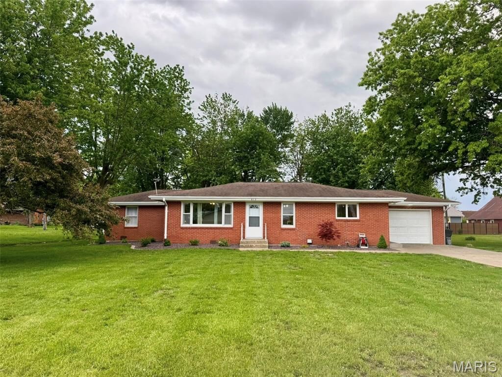 Property Photo:  813 E Cleveland Street  MO 63456 