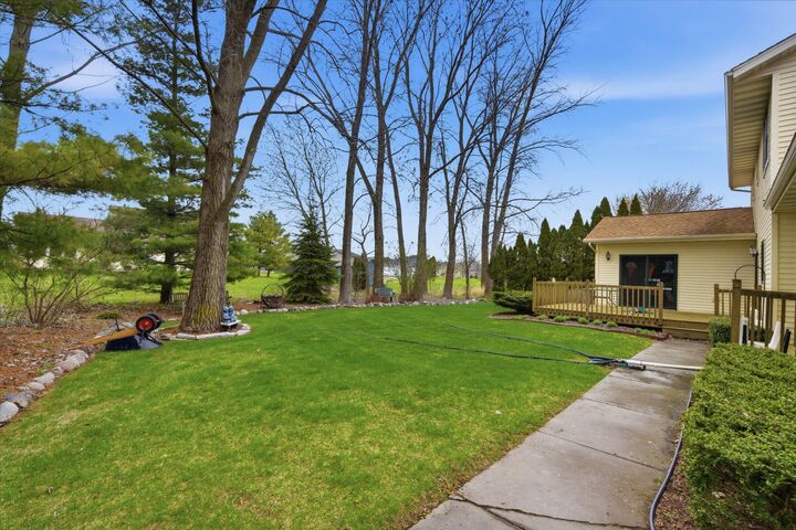 Property Photo:  2146 Waverly Ct  WI 53083 