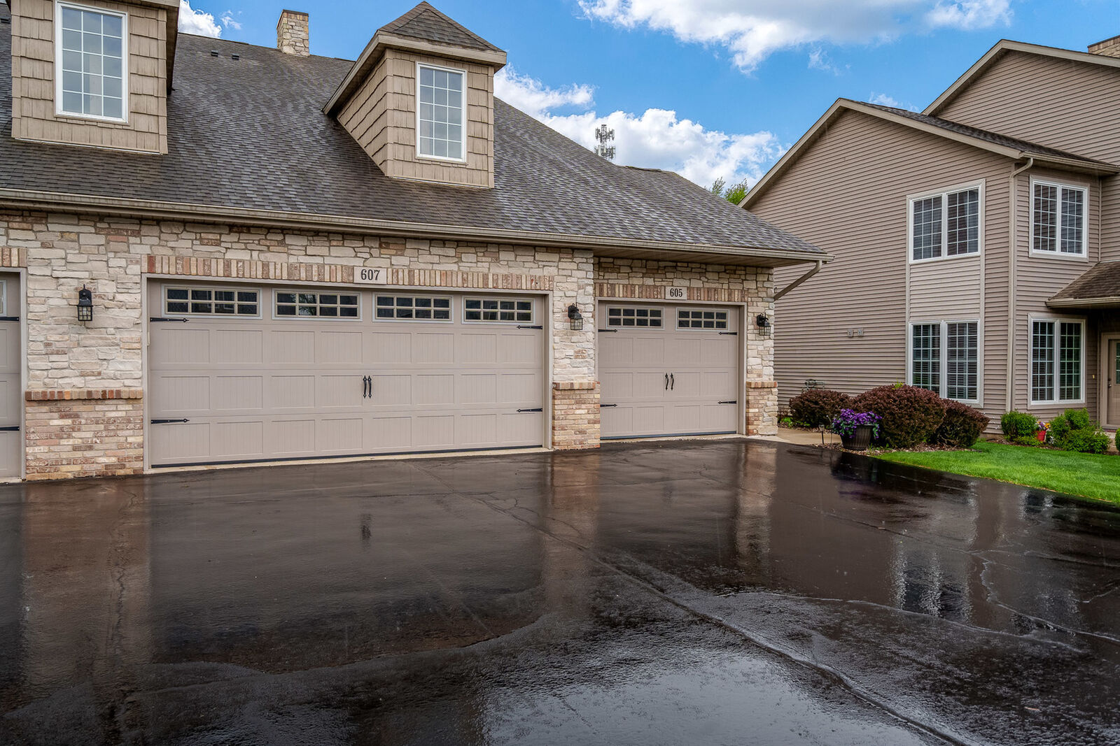 Property Photo: 607 Queens Court 0 IL 61072