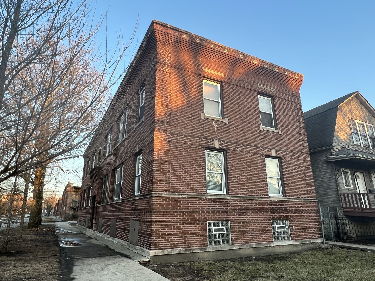Property Photo:  2707 E 78th Street 2W  IL 60649 