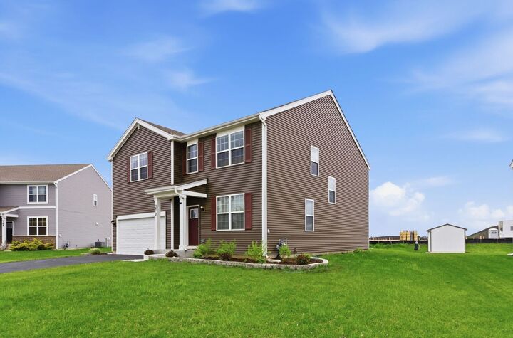 Property Photo:  370 Hemlock Lane  IL 60543 