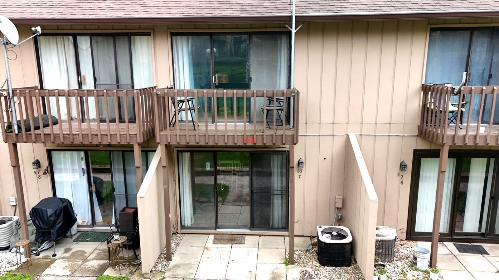 Property Photo:  