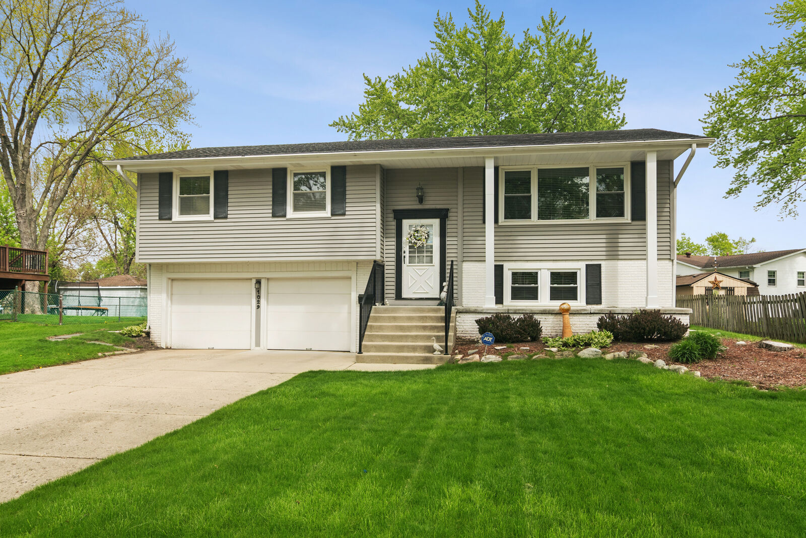 Property Photo: 1029 Webster Lane IL 60193