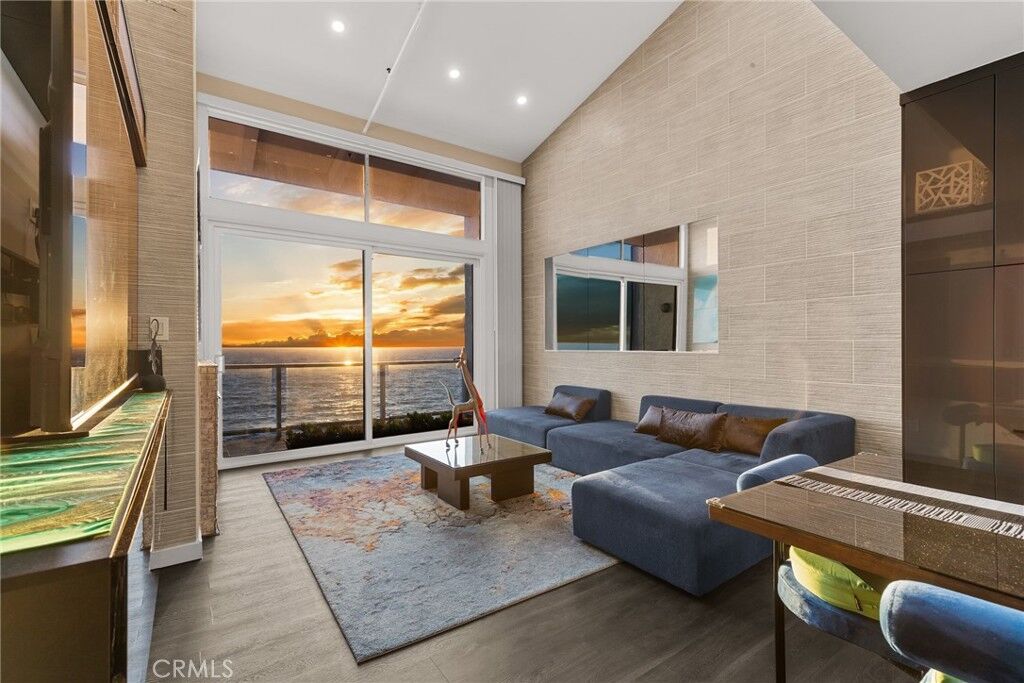 Property Photo:  615 Esplanade 805  CA 90277 