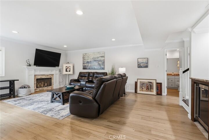Property Photo:  2103 Huntington Lane 2  CA 90278 