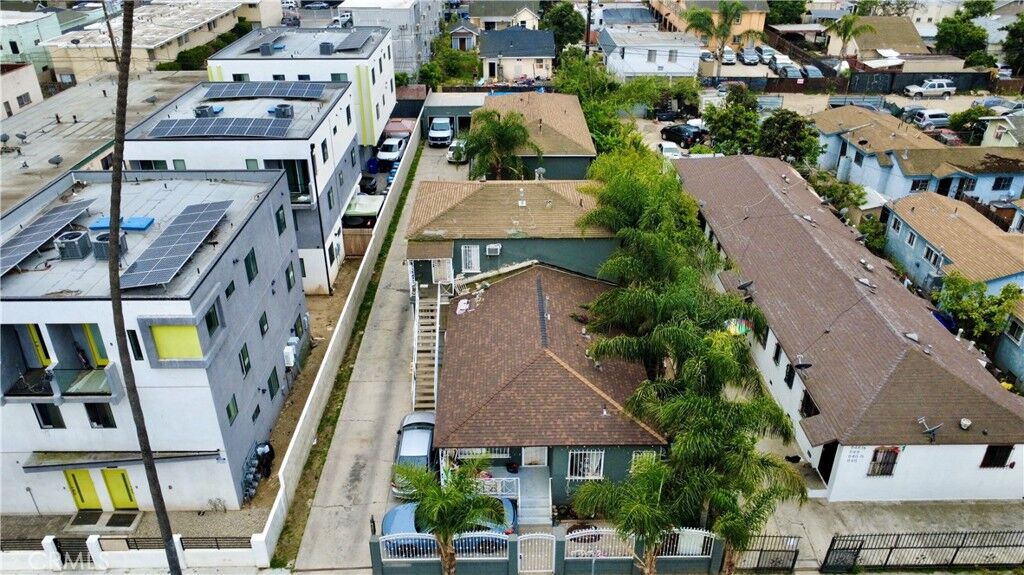 Property Photo:  840 W 81st  CA 90044 