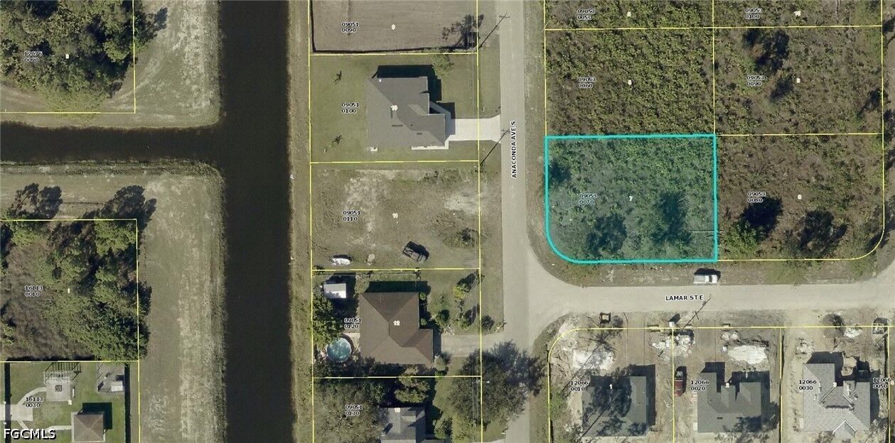Property Photo: 821 Anaconda Avenue S FL 33974