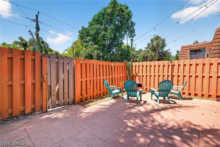 Property Photo:  1466 Park Shore Circle 3  FL 33901 