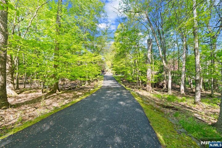 Property Photo:  26 Woodshire Terrace  NJ 07082 