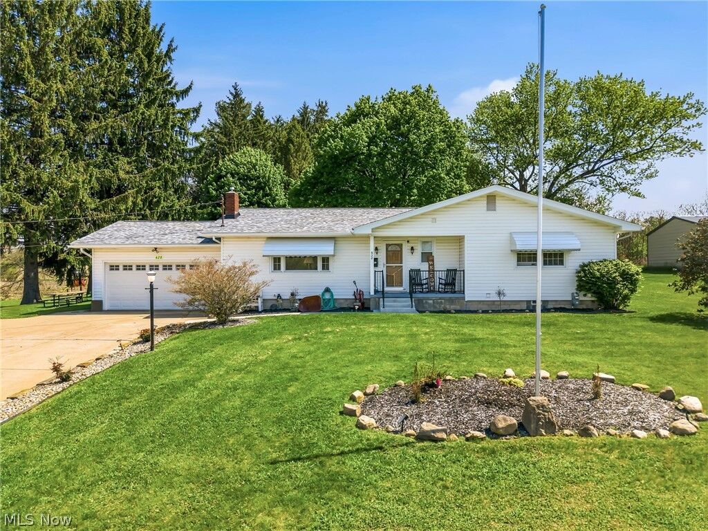 Property Photo:  620 Thomas Road  OH 44432 