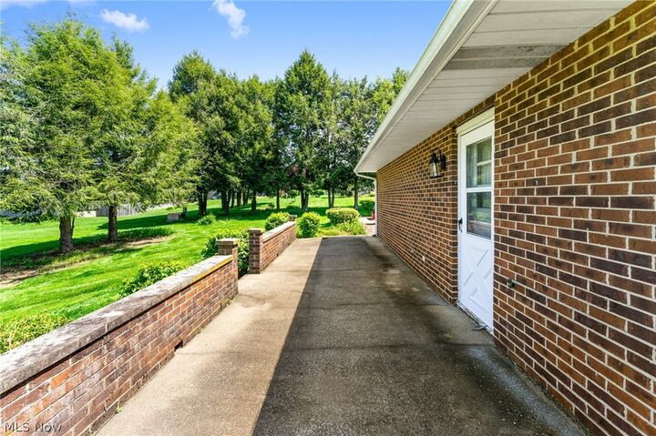 Property Photo:  49325 S Park Circle  OH 43920 