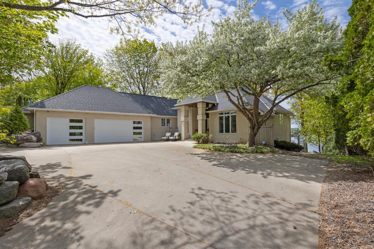 Property Photo:  21150 Excelsior Boulevard  MN 55331 