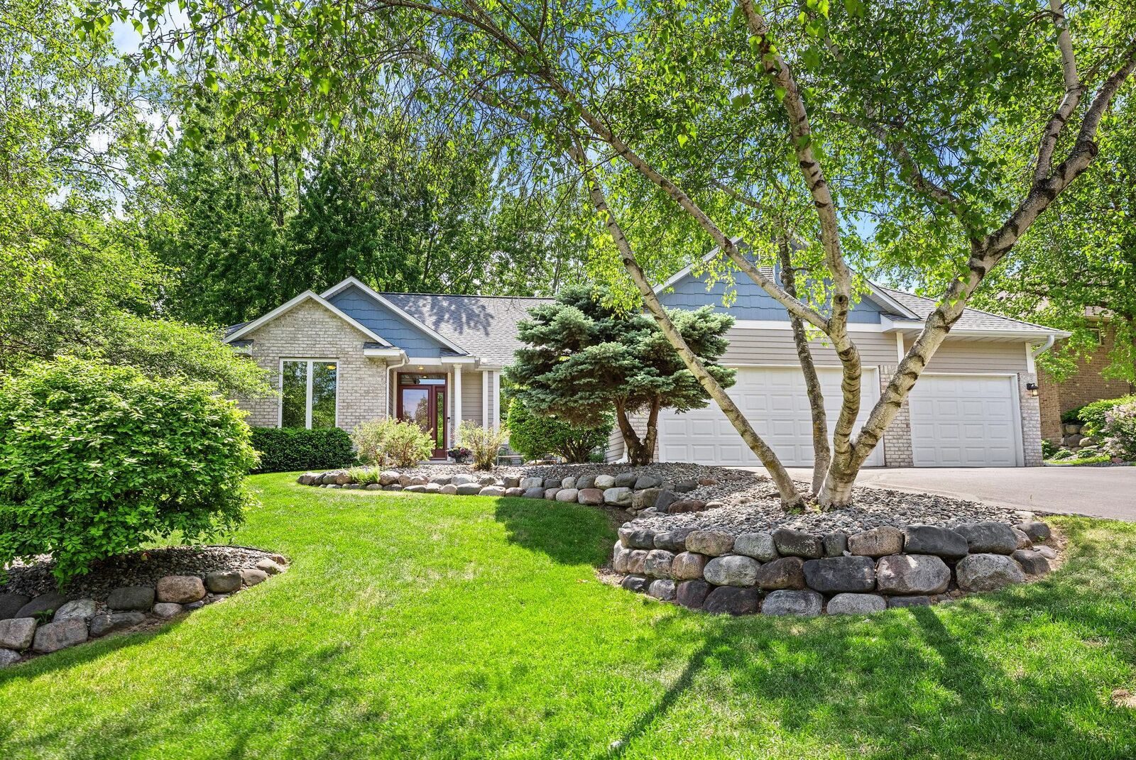 Property Photo:  11272 Kenworth Lane  MN 55044 