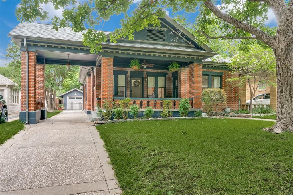 Property Photo: 5235 Goodwin Avenue TX 75206