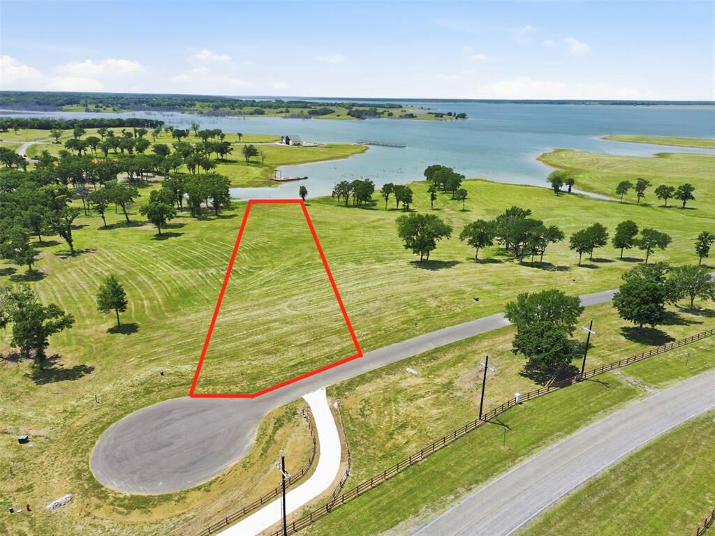 Property Photo:  215 Lakeshore Terrace  TX 75492 