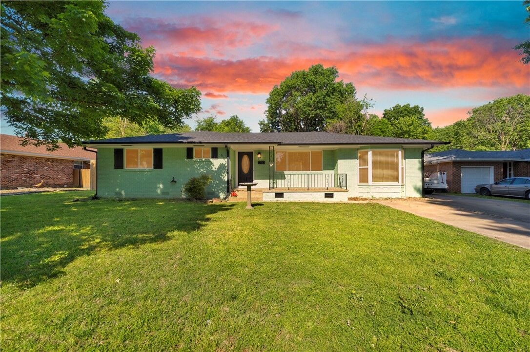 Property Photo:  602 Lawndale Drive  AR 72764 