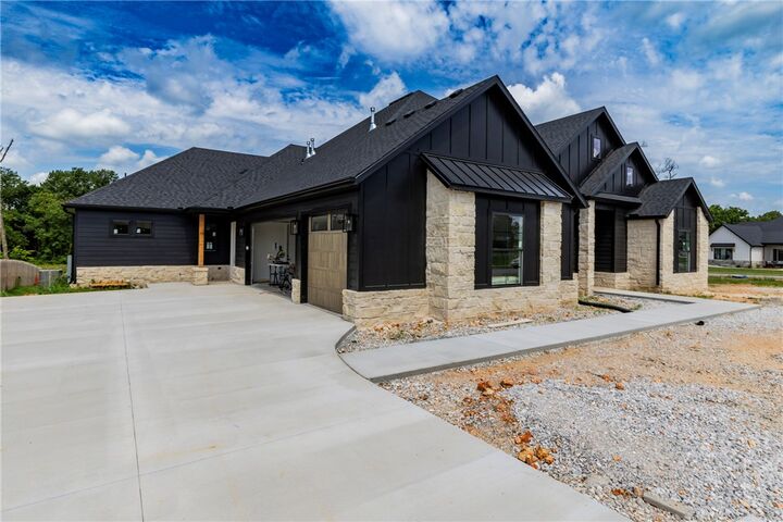 Property Photo: 3611 Beaverhead Way AR 72712
