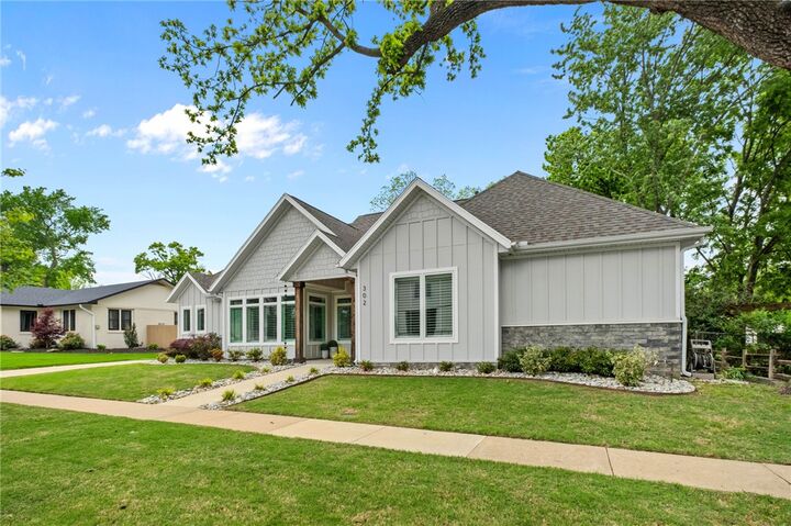 Property Photo:  302 SW E Street  AR 72712 
