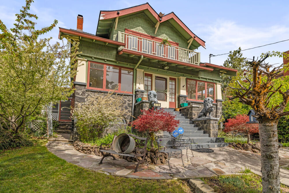 Property Photo:  419 High Street  OR 97601 