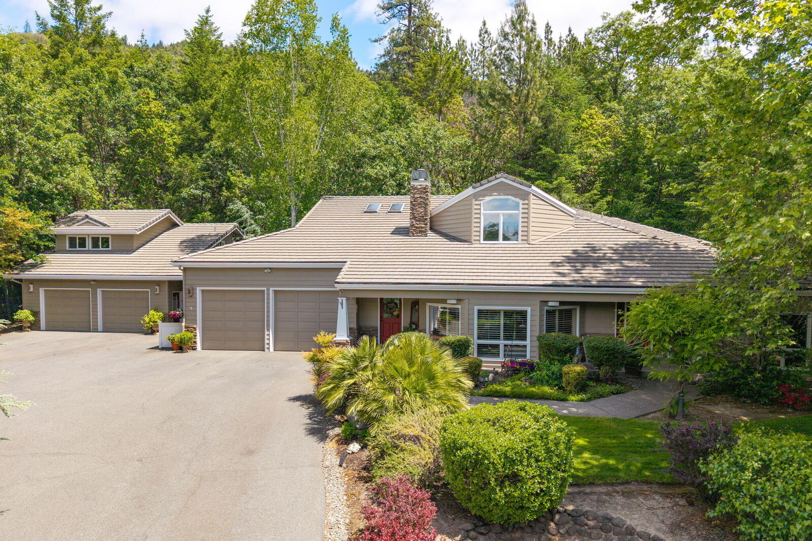 Property Photo:  191 Spring Mountain Road  OR 97526 