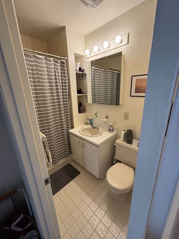 Property Photo:  68 Myrtle 10  MA 02114 