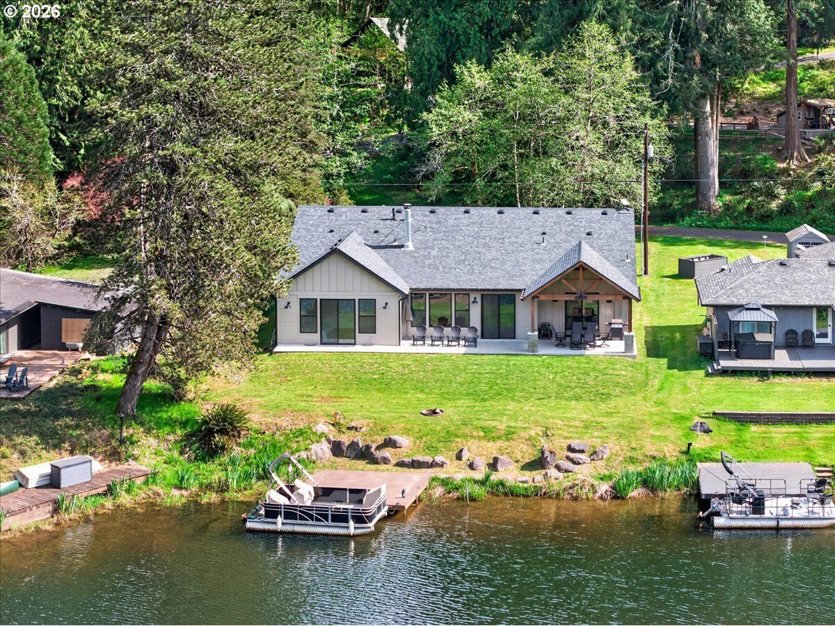 Property Photo: 9733 Beach Dr OR 97016