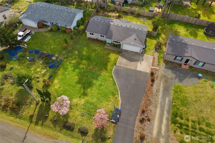 Property Photo:  810 E Lakeshore Drive W  WA 98584 