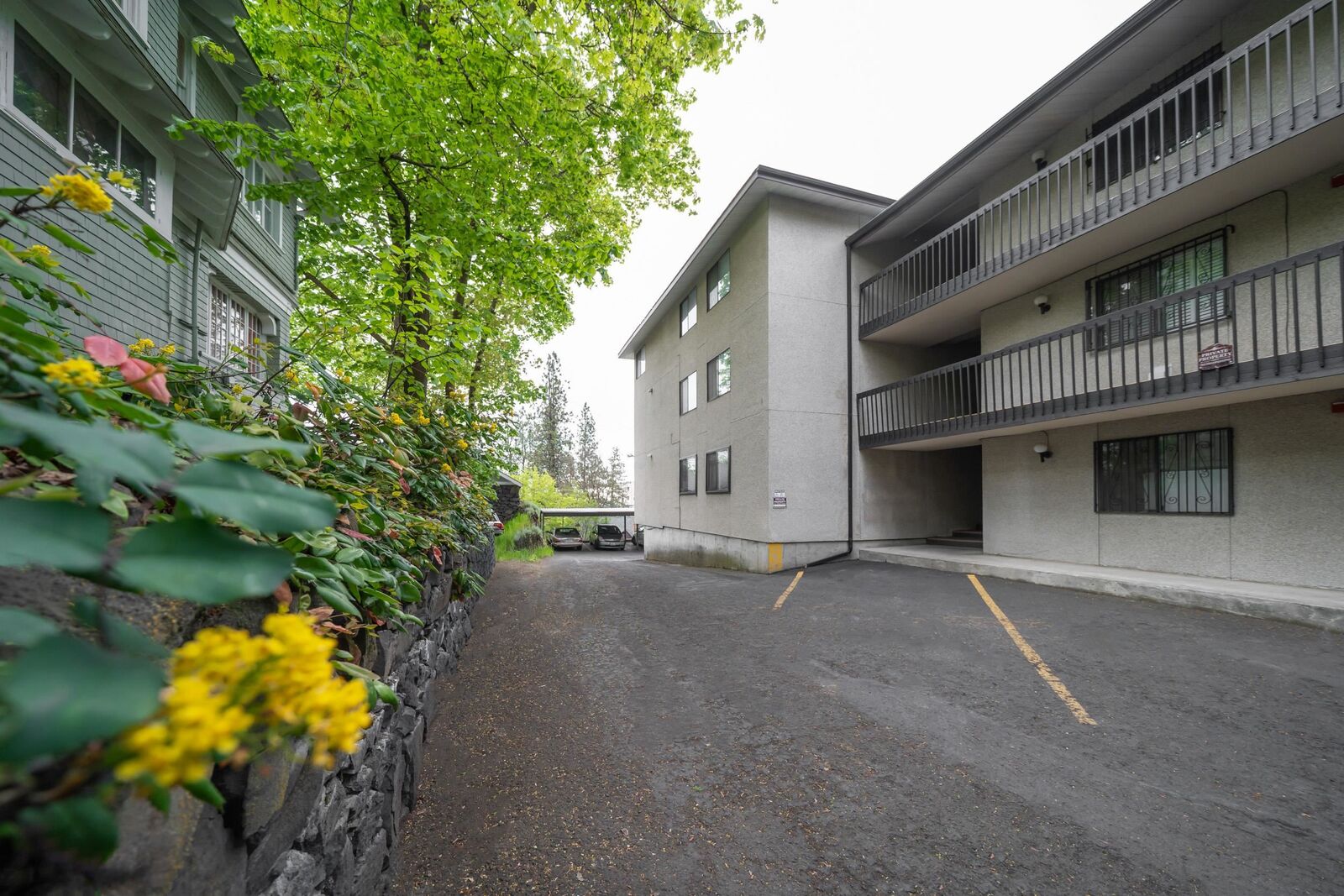 Property Photo:  1002 W 7th Ave 201  WA 99204 
