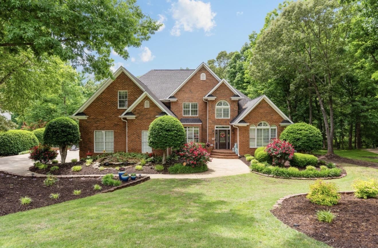 Property Photo: 110 W Woodglen Road SC 29301