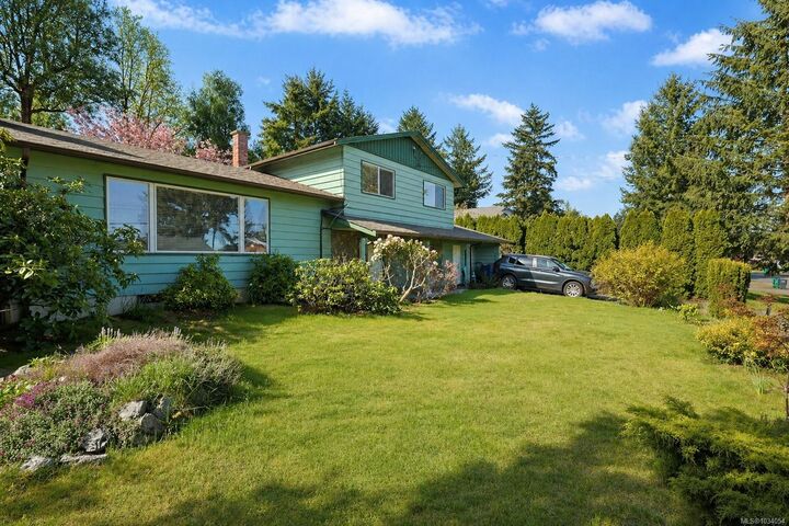 Property Photo: 6413 Southampton Rd BC V9V 1A4
