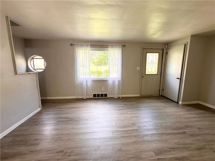 Property Photo: 221 Dorothy Dr PA 15235
