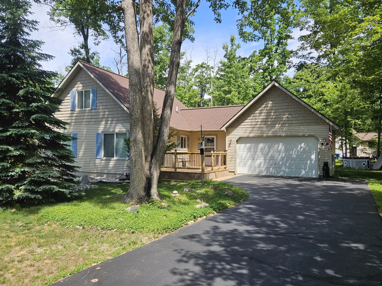 Property Photo: 220 Robin Hood MI 48653