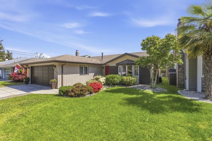 1220 Morris Crescent — photo 1