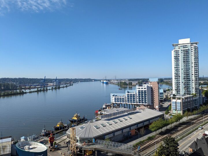 Photo de la propriété:  14 Begbie Street 1710  BC V3M 0C4 