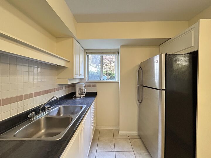 Property Photo:  412 Twelfth Street 104  BC V3M 6R2 