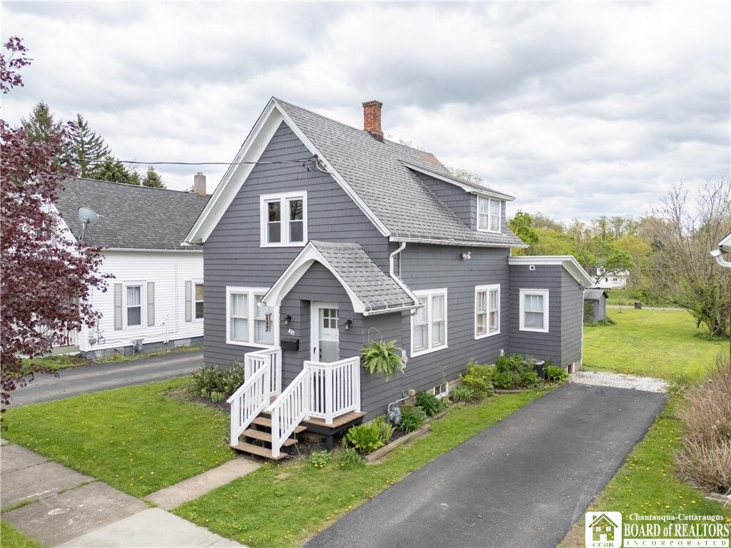 Property Photo:  427 Bucknor Street  NY 14048 