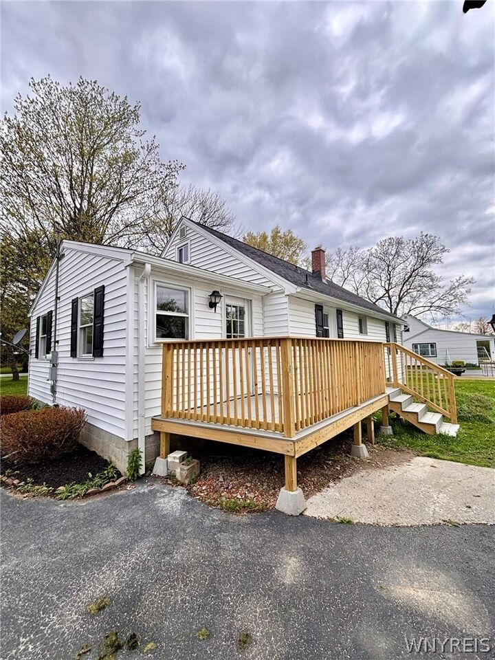 Property Photo:  171 S Blossom Road  NY 14059 