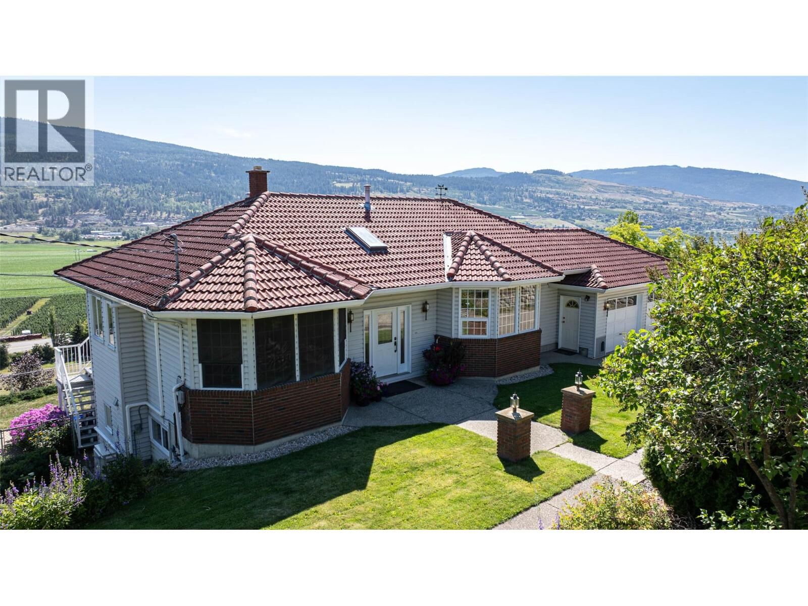 Property Photo:  160 Overlook Place  BC V1H 1X1 