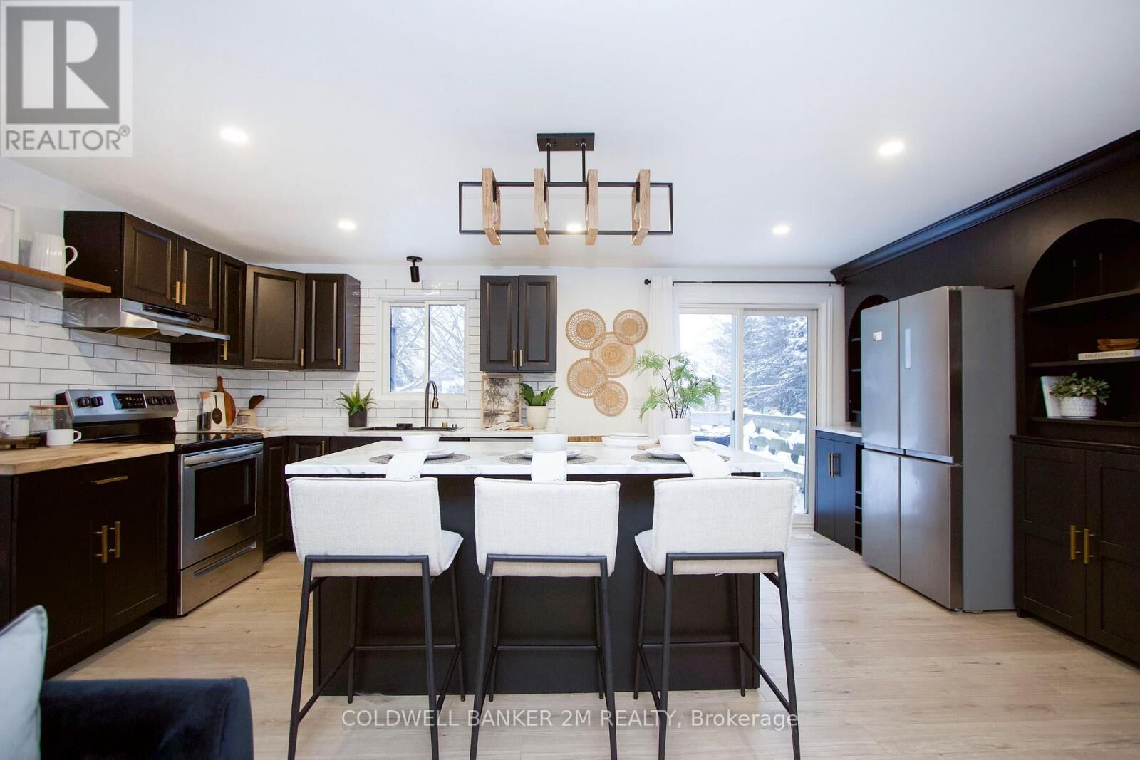Property Photo:  812 Burnham Street  ON K9A 2X7 