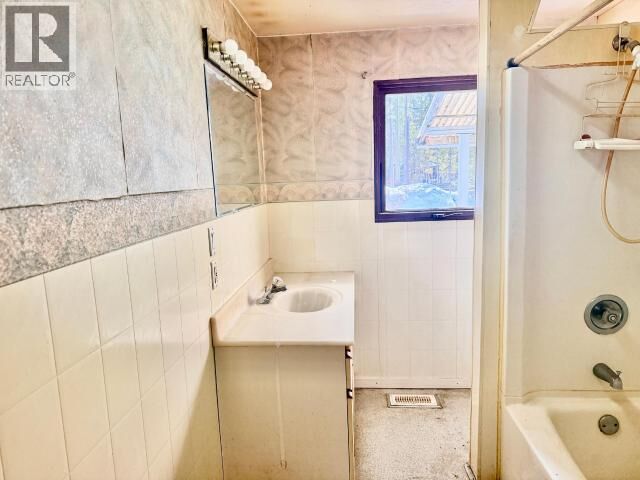 Property Photo:  34 12th Avenue  YT Y1A 0C7 