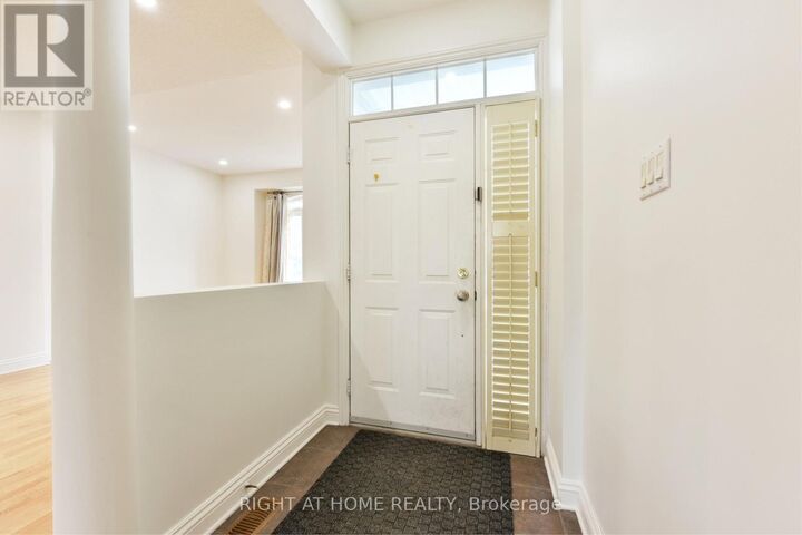 Property Photo:  11 Cheltonia Way  ON K2T 1G1 