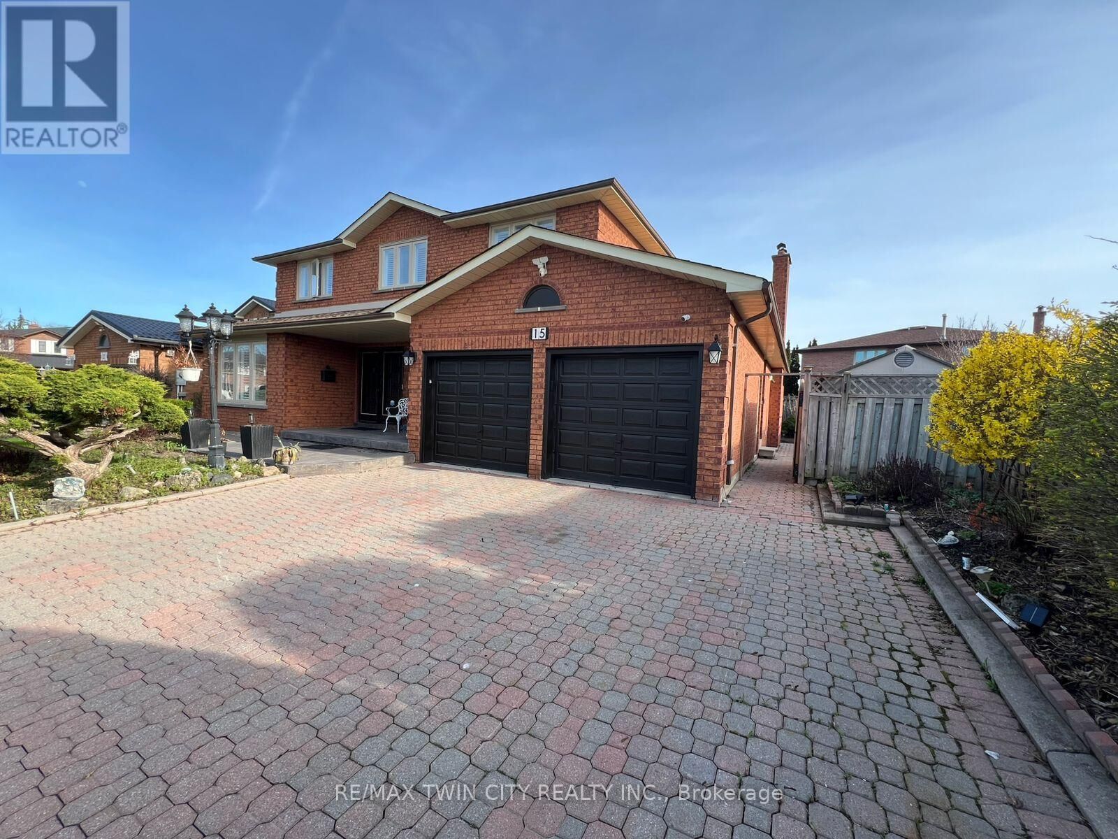 Property Photo:  15 Ivory Court  ON L4L 4G2 