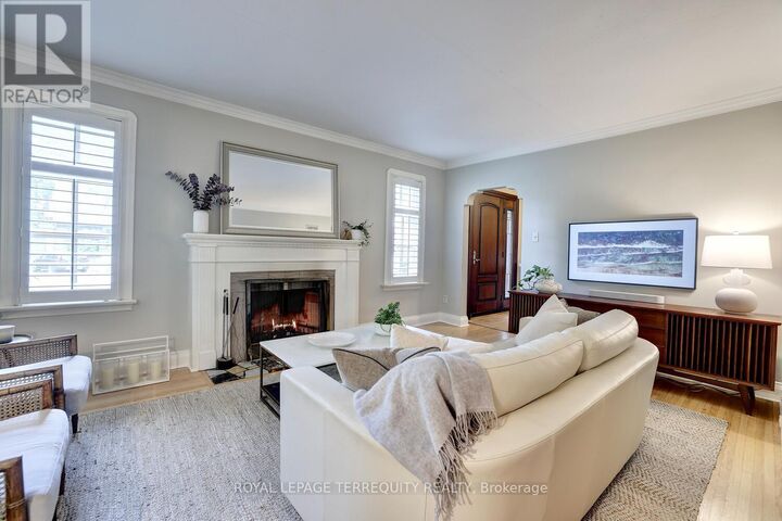 Property Photo:  20 Elderidge Avenue  ON M8Y 2C5 